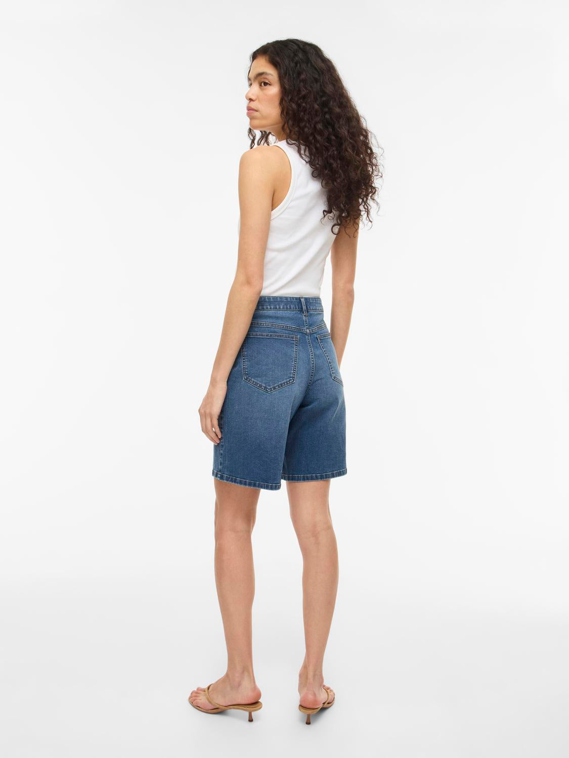 model_shot-back